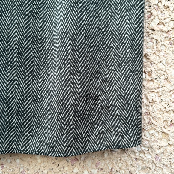 Banana Republic Lightweight Houndstooth Tank - Picture 4 of 4